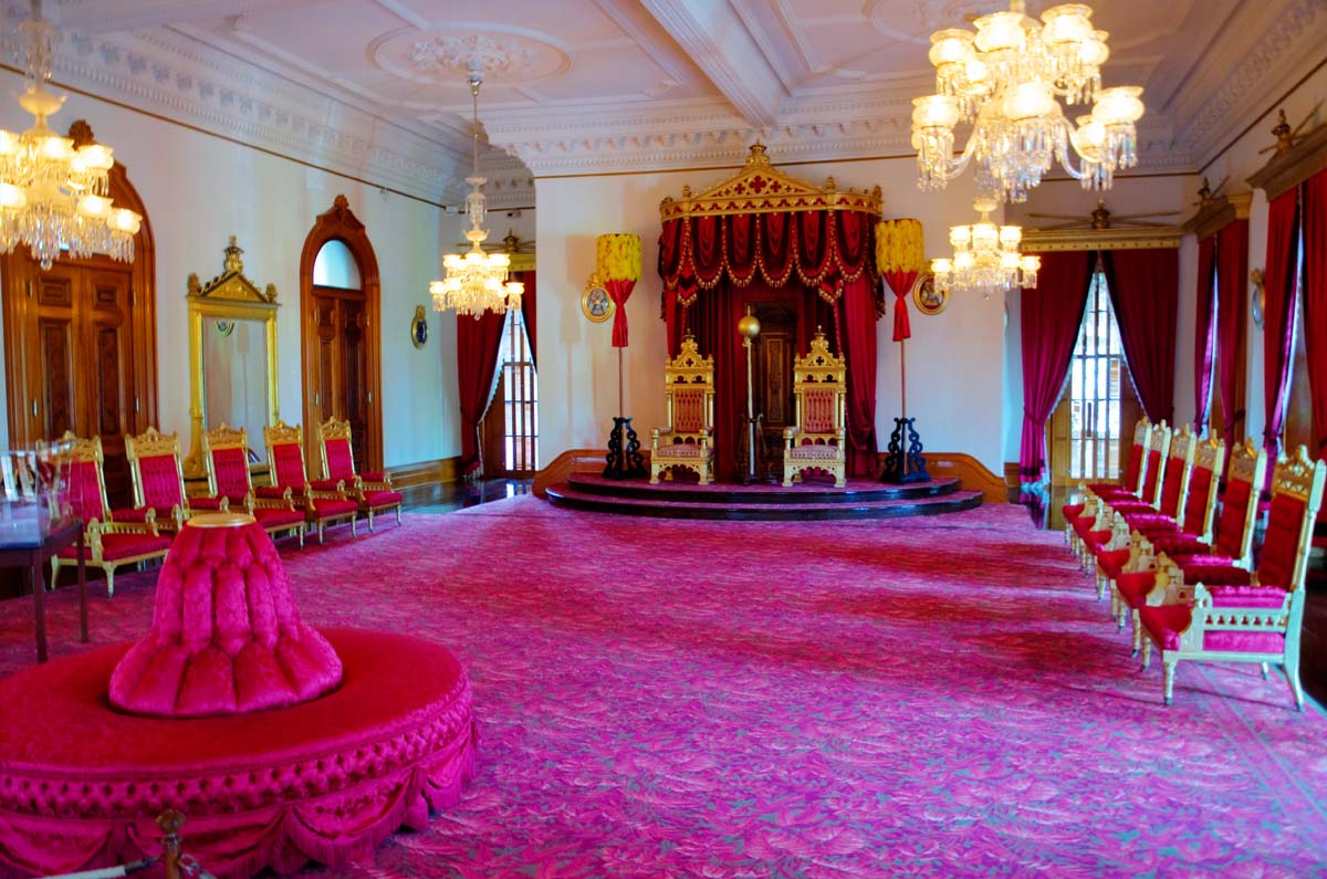 buckingham-palace-throne-room.jpg