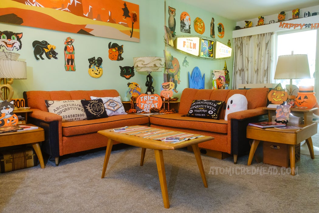 ar-halloween24-005-living-room_web.jpg