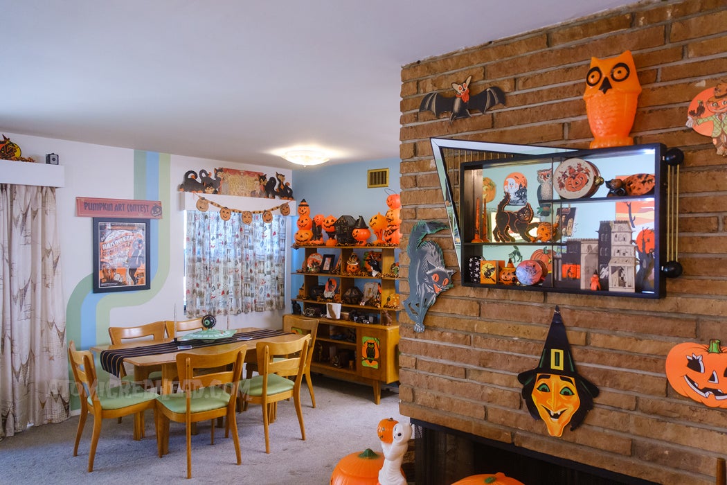 ar-halloween24-029_into-dining-room_web.jpg