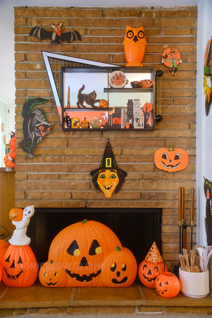 ar-halloween24-008_fireplace_webjpg.jpg