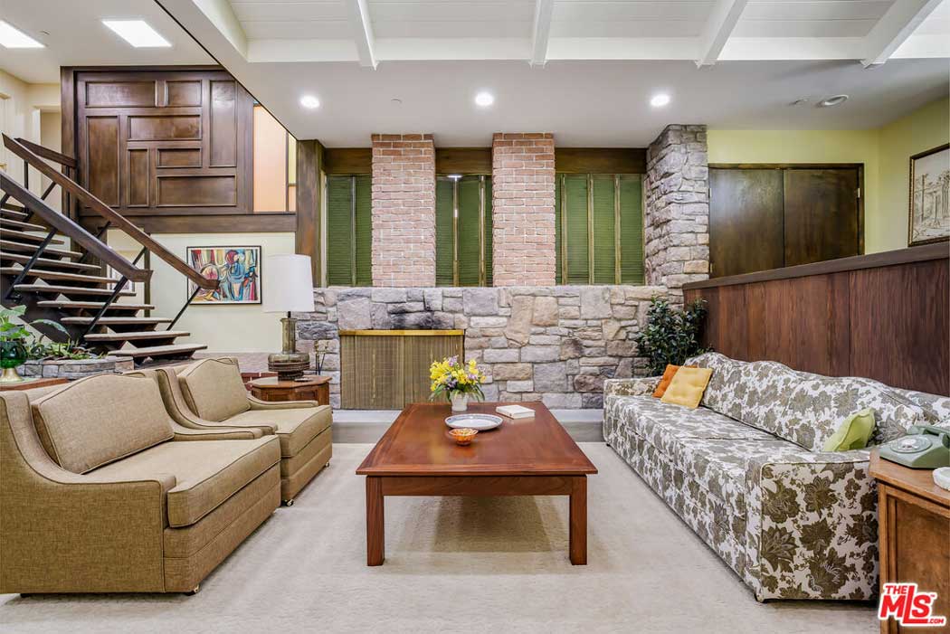 brady-bunch-living-room-mlsweb.jpg