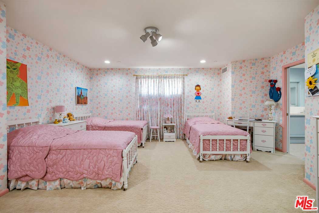 brady-house-girls-roomweb.jpg