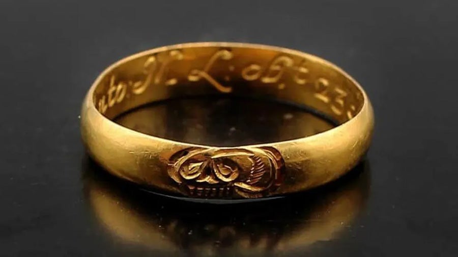 17th-century-mourning-ring.jpg